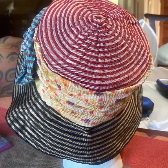 Adorable Cotton Poly Hat! By Grevi. Made in Italy - Picture 4 of 7